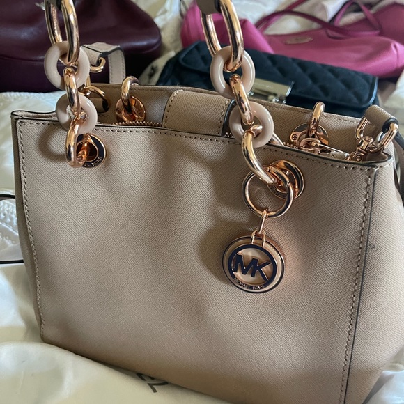 Once used, like new Michael Kors Small designer handbag - Picture 2 of 4